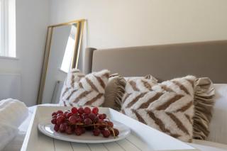 Designer 1BR I Work-From-Home Ready I Fast Wi-Fi - 1