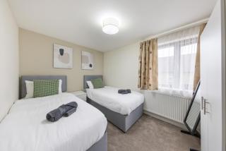 The Belvedere Stay - Free Parking, Spacious Garden, Super King Bed - 4