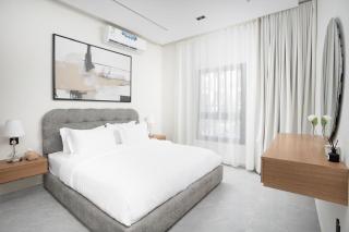 Modern 1BR Apartment Self Entry - 3