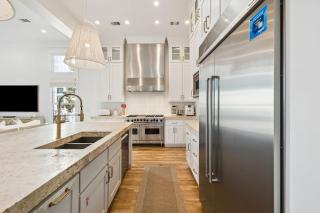 Private Pool, Lake Views, Great Outdoor Space - Lake District Home in Watercolor, FL home - 4