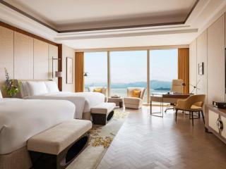 Raffles Shenzhen, Situated in the heart of One Shenzhen Bay, Book Now to Enjoy Free Minibar and Happy Hour Privileges at Long Bar on 71F - 8