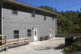 Beautiful 4 bedroom located in Gatlinburg with free tickets to multiple local attractions Views! - 7