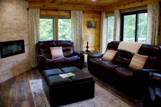 Beautiful 4 bedroom located in Gatlinburg with free tickets to multiple local attractions Views! - 6