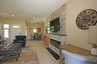 DL831 - Desert Falls Circle - Alice Lodging - 4