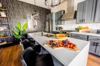 Heart of Gulch - 4 Min to Broadway - Designer Home - 8