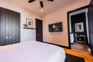 Heart of Gulch - 4 Min to Broadway - Designer Home - 6