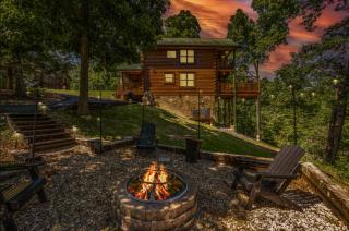 Little Bear Getaway, Hot Tub, Fire Pit, Views - 0