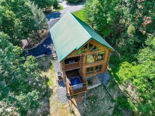 Little Bear Getaway, Hot Tub, Fire Pit, Views - 8