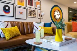 Funky Town - Walk to Broadway - 8