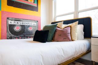 Funky Town - Walk to Broadway - 7