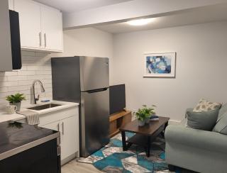 Comfortable Two Bed Basement With Free WiFi, Laundry and Private Entry - 0