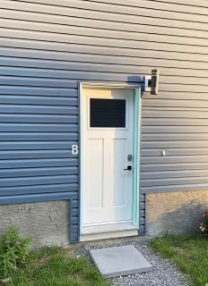 Comfortable Two Bed Basement With Free WiFi, Laundry and Private Entry - 7