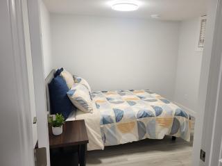 Comfortable Two Bed Basement With Free WiFi, Laundry and Private Entry - 4