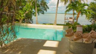 7BR Beautiful Waterfront Villa - Perfect Getaway - 9