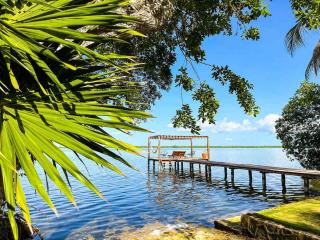 7BR Beautiful Waterfront Villa - Perfect Getaway - 3