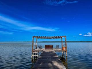 7BR Beautiful Waterfront Villa - Perfect Getaway - 2