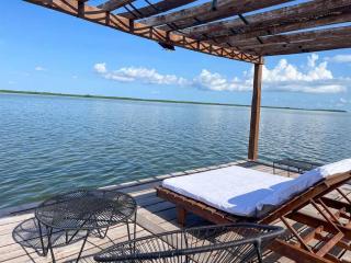 7BR Beautiful Waterfront Villa - Perfect Getaway - 1