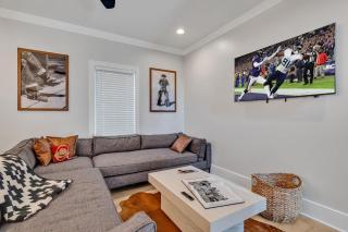 Bass - Private Rooftop - 8 mins to Broadway - 9