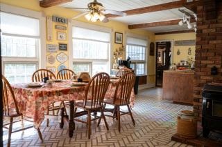 Admiral Peary Inn - 9