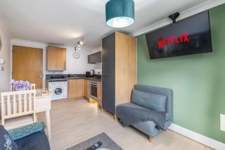 Birmingham City Centre Cosy Apartment - 1