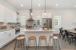 Jade - Private Patio and Balcony - Near Germantown - 9