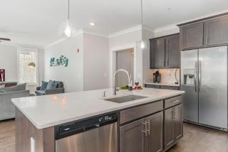 Ivory - Private Porch - Walk to Centennial Park - 2