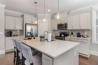 Belwood Manor-Across from Parthenon-5 Min Broadway - 9