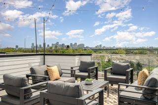 Melody Row-2 Unit Combo w/Hot Tub-Mins to Broadway - 4