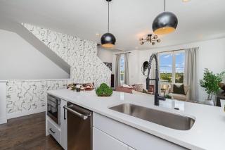 Melody Row-2 Unit Combo w/Hot Tub-Mins to Broadway - 3