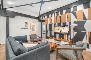 The Saddlery - Mic Drop - Walk to Broadway - 6