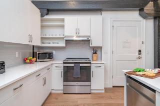 The Saddlery - Mic Drop - Walk to Broadway - 5