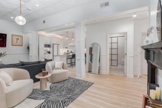 Backstage Jam - 2 Units - Walk to Broadway - 1