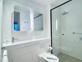 Victoria One - 3beds Central CBD, Modern & High floor with Great views! - 3