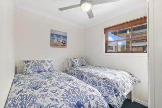 Seascape Cottage - Shelly Beach - 2