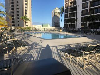 Waikiki Banyan Ohana Suite - 8