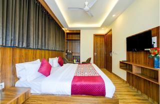 Hotel Red Plaza -Near Delhi Airport & Free Airport Drop - 6