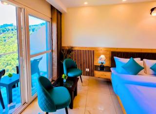 Hilltop Heaven With Scenic Mountain View - 2