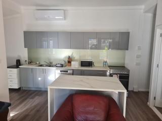 Fully Self Contained Guesthouse Retreat - 6