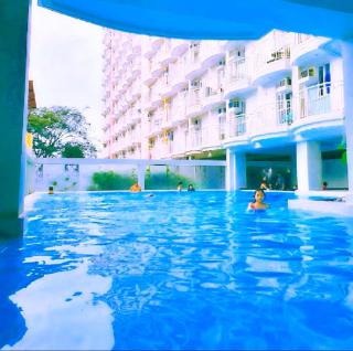 SweetLove Hideaway CITYLAND Condo 2-BR, 2-Bath, Living room, Sleeps 12, Kitchen, Free Pool, Wi-Fi, 2 Parking, View-Deck on 24F rooftop - 9