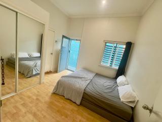 Studio room ensuite bathroom Brisbane City near Kangaroo Point and Gabba Cricket stadium - 5