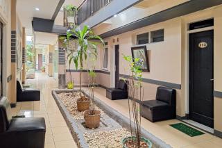 Naratas Hotel Cisarua Puncak Mitra RedDoorz - 9