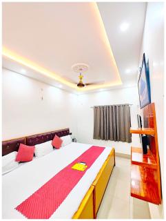PREMIUM HOTEL MATE-SH-WARI - 500M FROM SHREE RAMJANAM BHOOMI - A Luxurious Stay With Free Parking- Wi-fi & Great Hospitality - 9