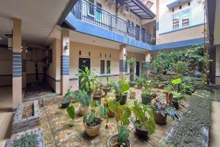 Naratas Hotel Cisarua Puncak Mitra RedDoorz - 2