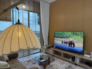 Cozy 3BR Escape Modern Comfort in the City - 0