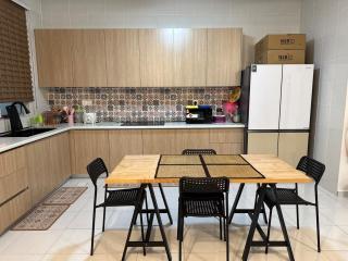 Cozy 3BR Escape Modern Comfort in the City - 7