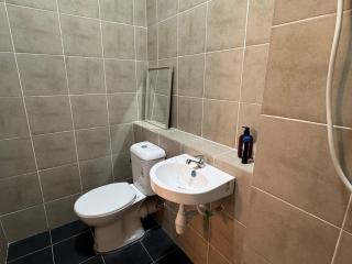 Cozy 3BR Escape Modern Comfort in the City - 6