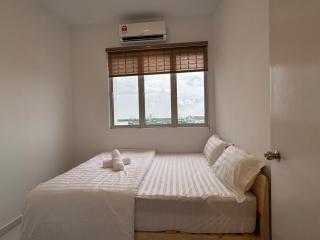 Cozy 3BR Escape Modern Comfort in the City - 3