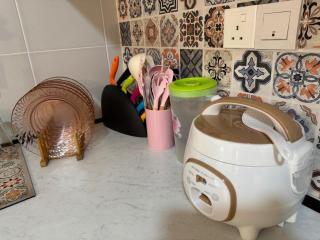 Cozy 3BR Escape Modern Comfort in the City - 1