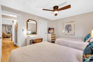 592 Queen's Grant - 2