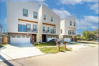 The Cozy Corner - Houston - 9